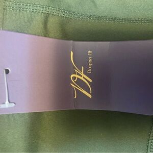 NWT Olive Green Dragon Fit Leggings Women’s XL